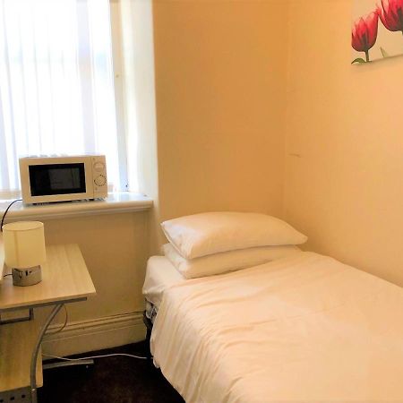 Budget Rooms Crosskeys Newport  Esterno foto