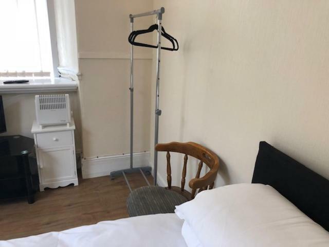 Budget Rooms Crosskeys Newport  Esterno foto